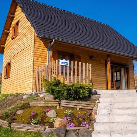 à Saint-gènes-champespe Avec Parking Privé *